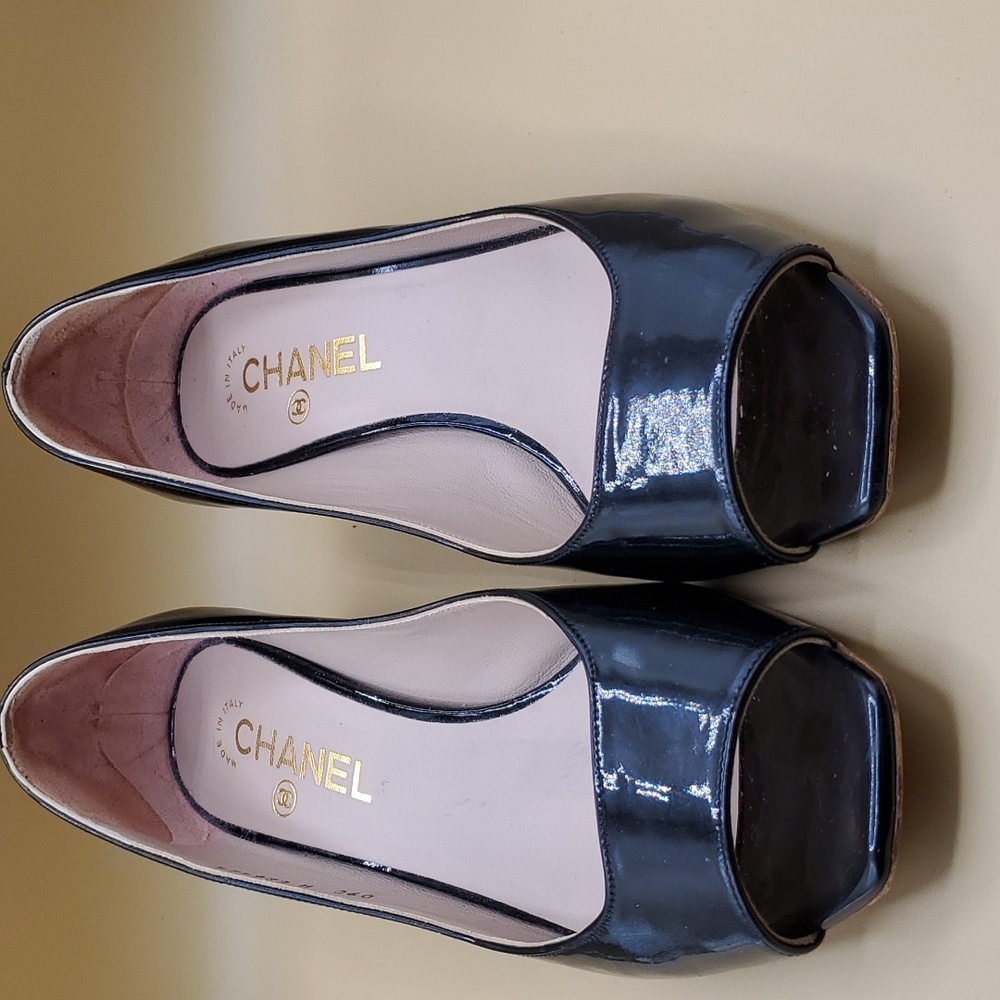 Rare Chanel Patent Two Tone Heels . Size 39.